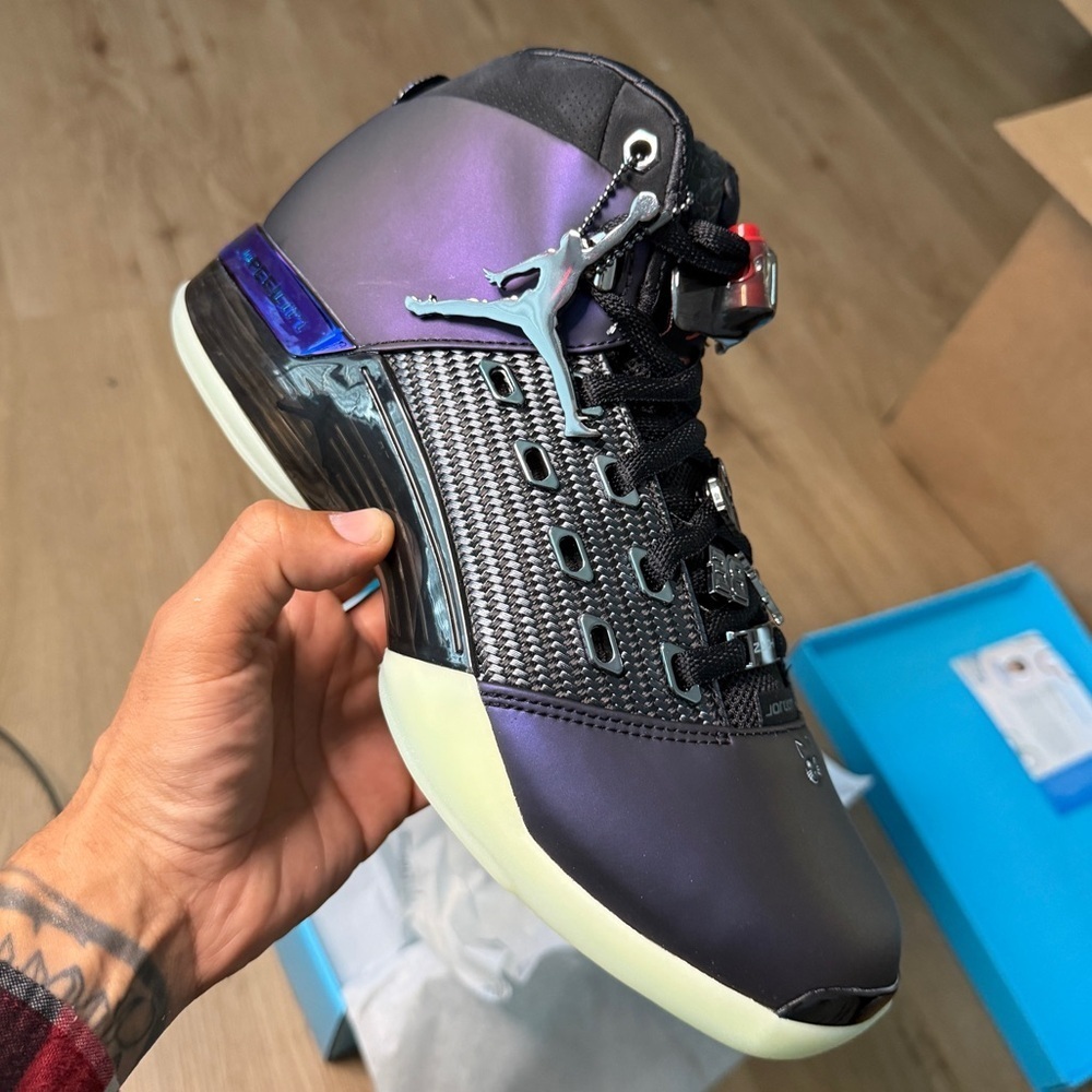 Jordan 17 doernbecher
Zach
Brand new - Picture 2 of 8